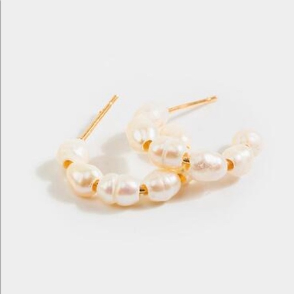Francesca’s Nadia Freshwater Pearl mini Hoops - Picture 1 of 3